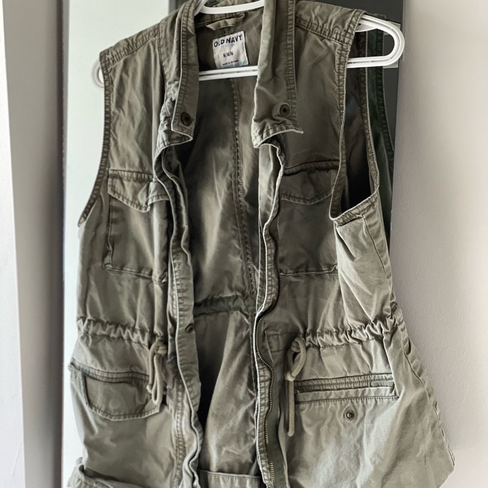 Size M Old Navy Army Green Cargo Vest